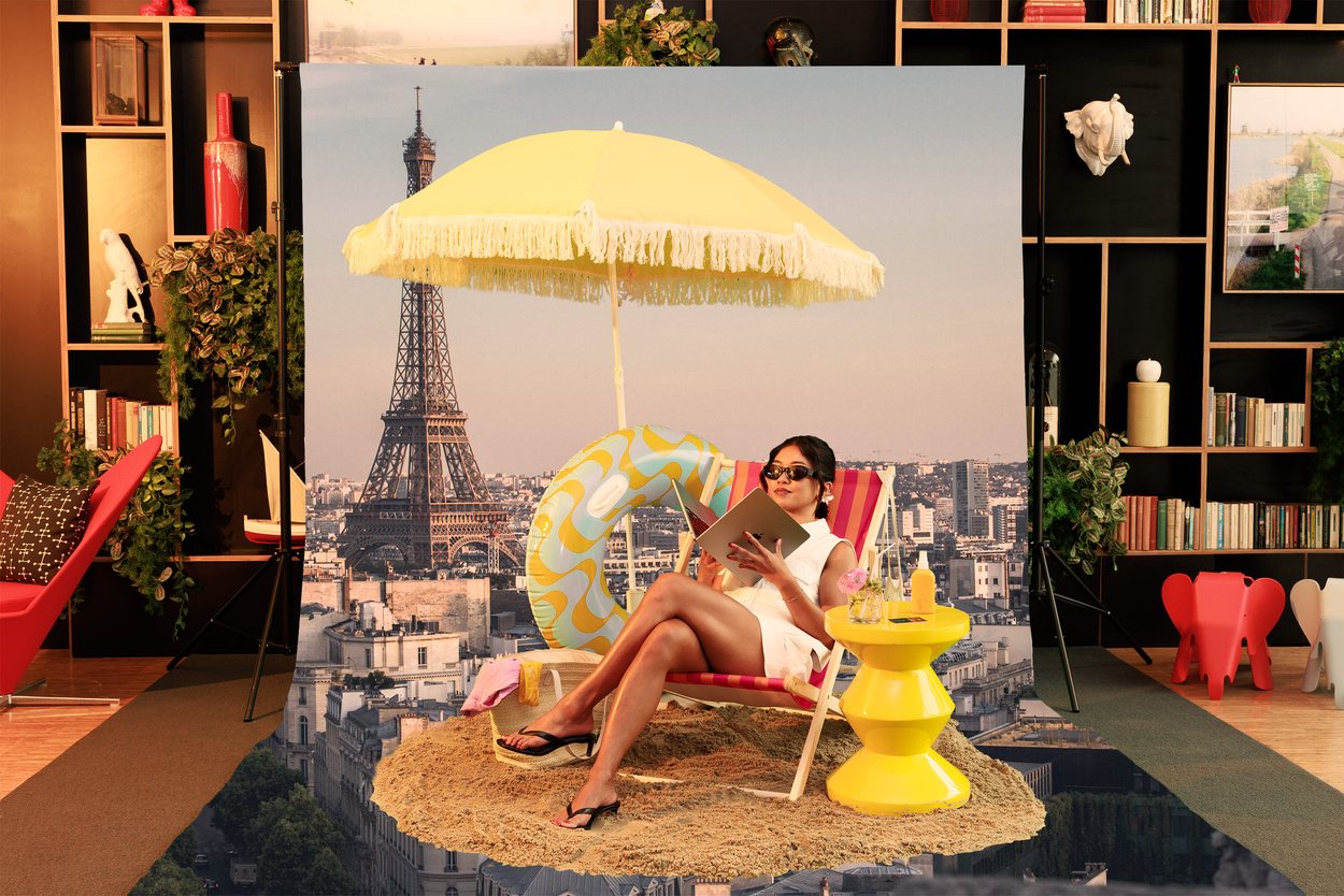 Summer Sale 2025 early access: a sunbather under a yellow umbrella before the Eiffel Tower